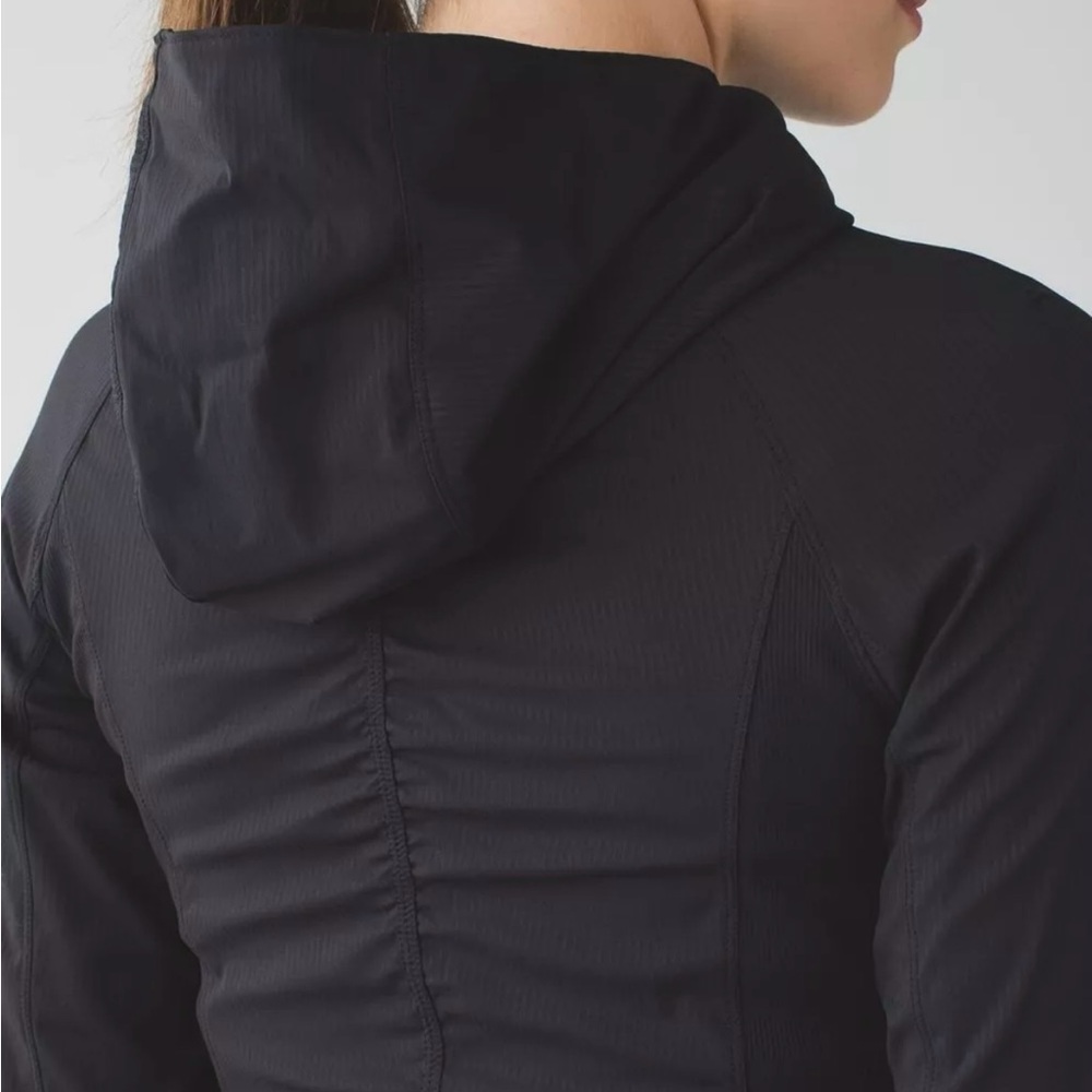🍋lululemon In Flux Jacket - Picture 5 of 8